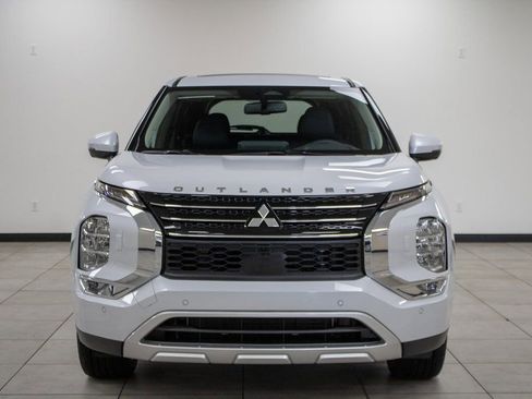 Used 2024 Mitsubishi Outlander SE image 4