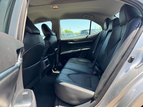 Used 2020 Toyota Camry SE FWD image 16