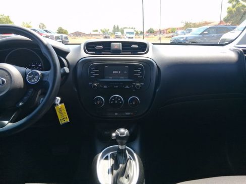 Used 2016 Kia Soul + FWD image 17