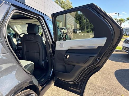 New 2026 Land Rover Discovery Dynamic SE AWD/4WD image 17