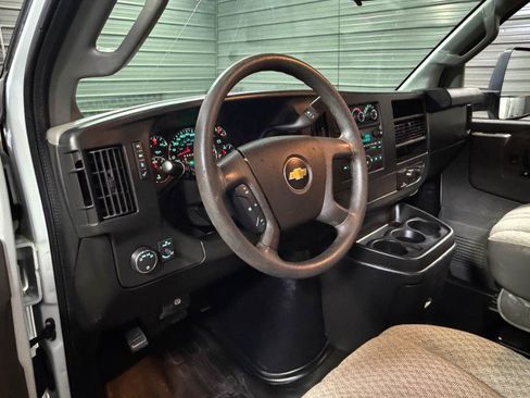 Used 2017 Chevrolet Express 3500 image 19