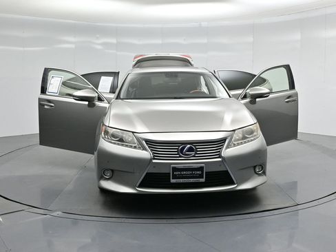 Used 2015 Lexus ES 300h w/ Navigation System Package image 31