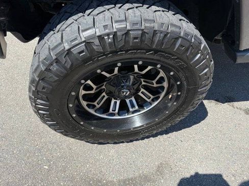 Used 2018 Jeep Wrangler Unlimited Sahara w/ Connectivity Group AWD/4WD image 8