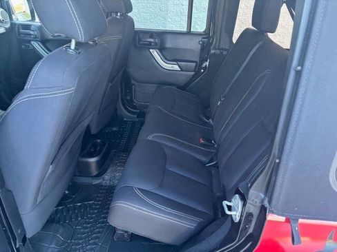 Used 2015 Jeep Wrangler Unlimited Sahara w/ Connectivity Group image 9