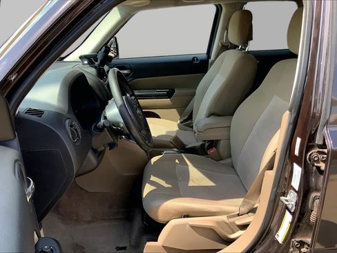 Used 2014 Jeep Patriot Latitude FWD image 8