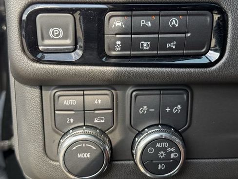 Certified 2025 GMC Yukon Denali AWD/4WD image 23