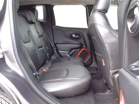 Used 2016 Jeep Renegade Trailhawk w/ Premium Trailhawk Package AWD/4WD image 28