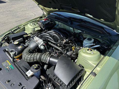 Used 2005 Ford Mustang GT RWD image 33