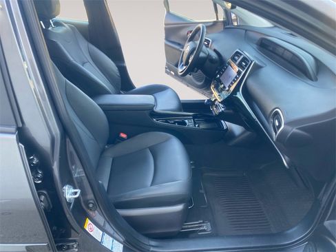 Used 2022 Toyota Prius XLE image 15