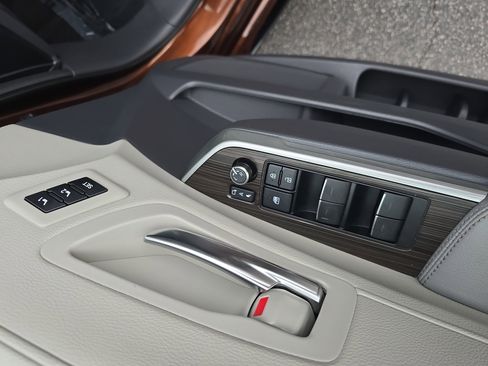 Used 2021 Toyota Sienna Limited image 30