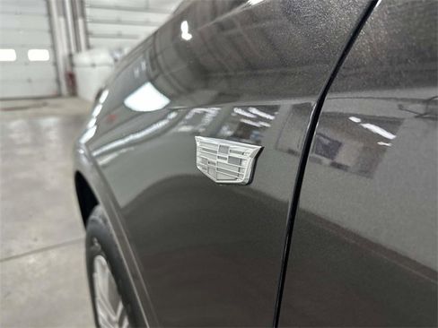 Used 2018 Cadillac XT5 Luxury w/ Driver Awareness Package image 12