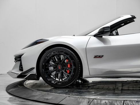 Used 2023 Chevrolet Corvette Z06 w/ Z07 Performance Package RWD image 11