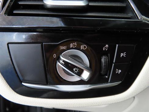 Used 2021 BMW 540i w/ Executive Package image 19