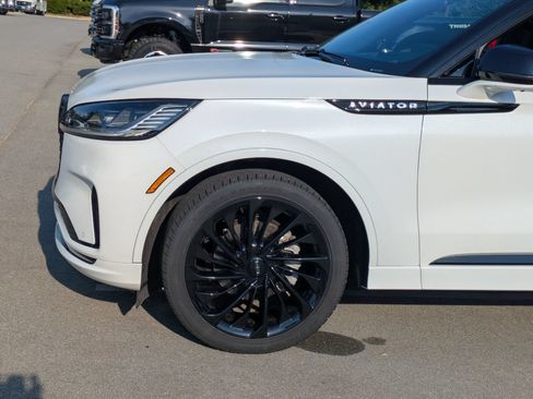 Used 2025 Lincoln Aviator Reserve w/ Equipment Group 201A AWD/4WD image 11