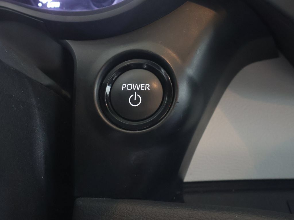Used 2025 Toyota Sienna LE FWD image 23