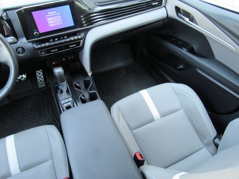 Used 2025 Toyota Camry SE FWD image 28