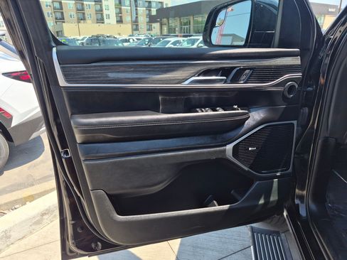 Used 2022 Jeep Wagoneer Series III w/ Premium Group I AWD/4WD image 14