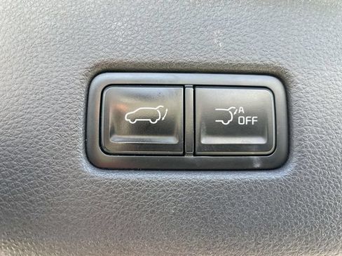 Used 2022 Kia Carnival EX FWD image 17