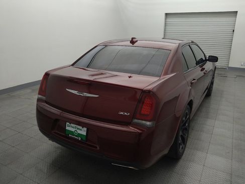 Used 2019 Chrysler 300 Touring w/ Sport Appearance Package image 7