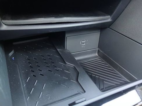 New 2027 Chrysler Pacifica Limited AWD/4WD image 32