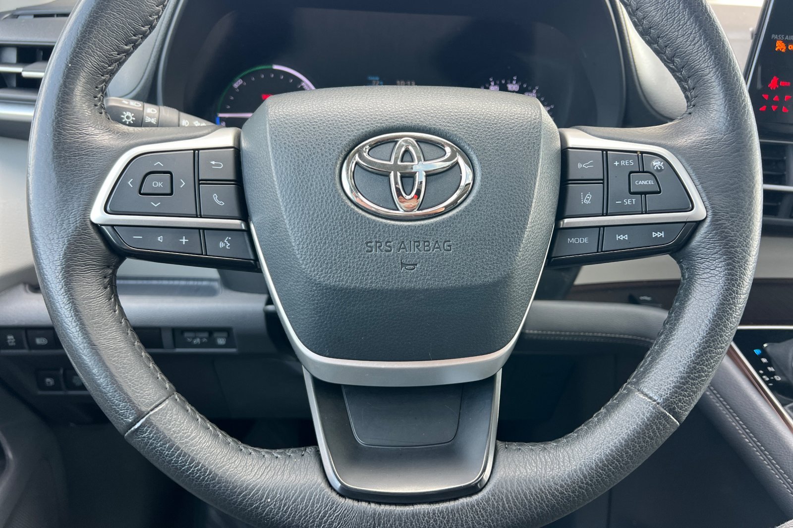 Used 2024 Toyota Sienna XLE FWD image 24