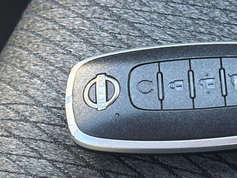 Used 2025 Nissan Rogue SV image 27