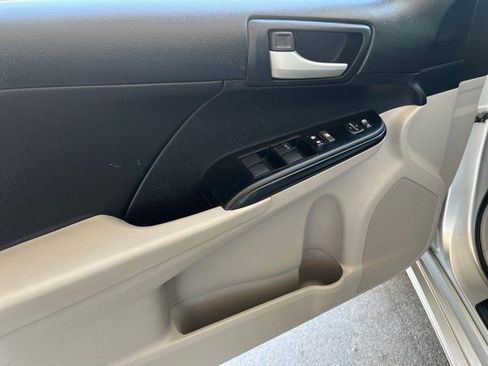 Used 2013 Toyota Camry LE image 19