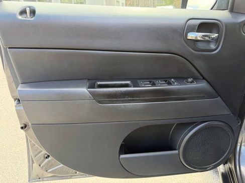 Used 2016 Jeep Patriot Latitude image 15