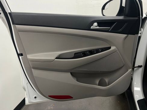Used 2020 Hyundai Tucson SE image 11