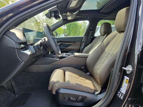 Used 2026 BMW 530i xDrive w/ Premium Package AWD/4WD image 13