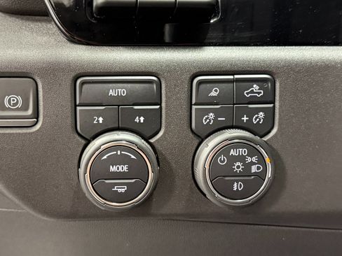 Used 2024 Chevrolet Silverado 1500 LTZ w/ LTZ Premium Package AWD/4WD image 23