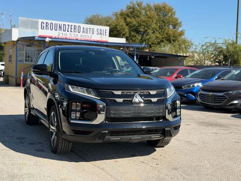 Used 2021 Mitsubishi Outlander Sport SE image 1