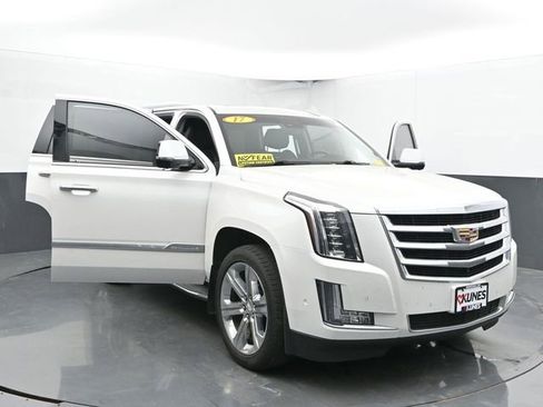 Used 2017 Cadillac Escalade Luxury AWD/4WD image 31