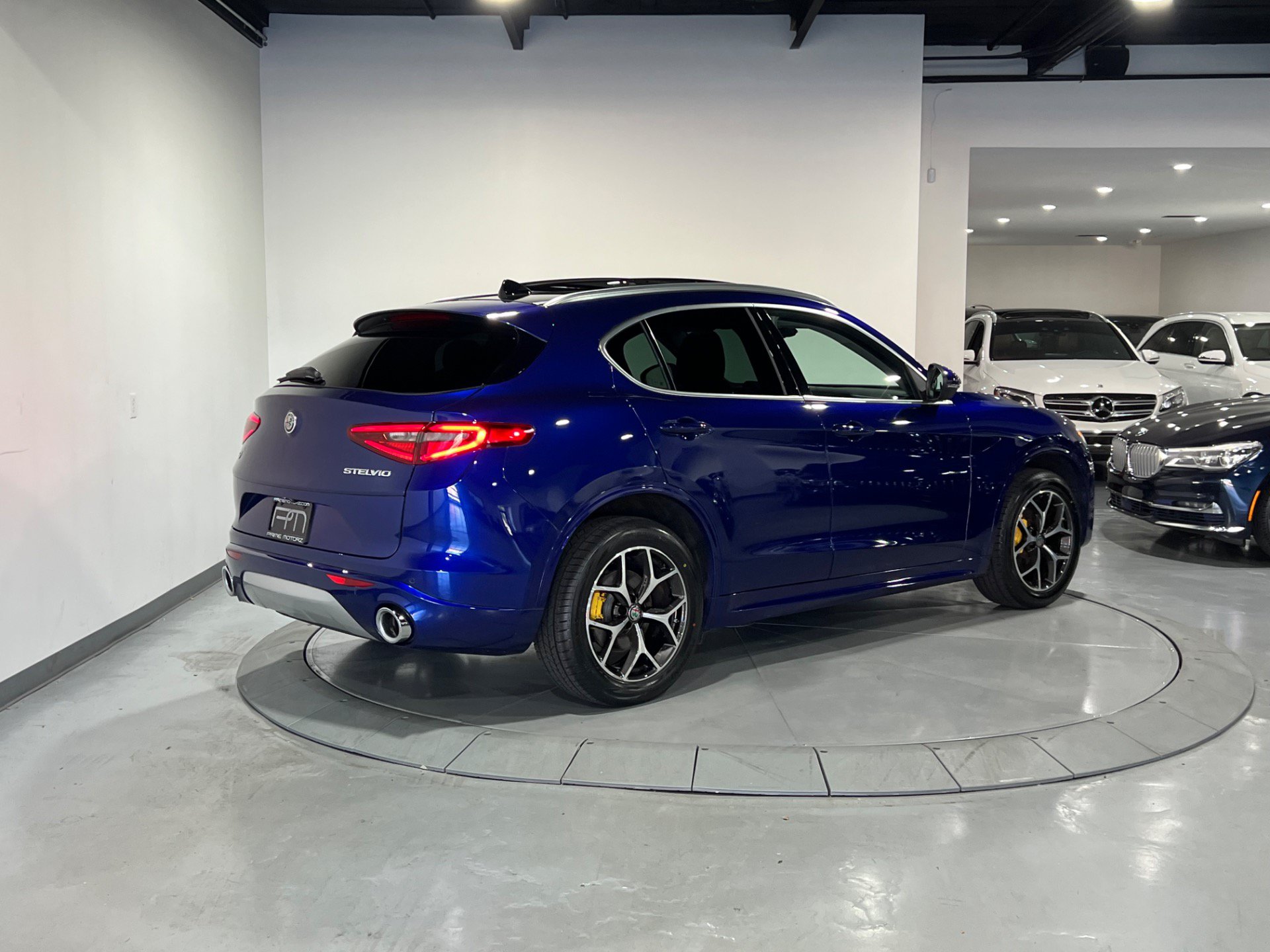 Used 2021 Alfa Romeo Stelvio Ti w/ Premium Package AWD/4WD image 16