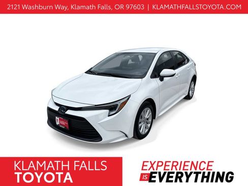 Used 2025 Toyota Corolla LE w/ LE Premium Package image 1
