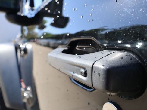 Used 2019 Jeep Wrangler Unlimited Rubicon AWD/4WD image 11