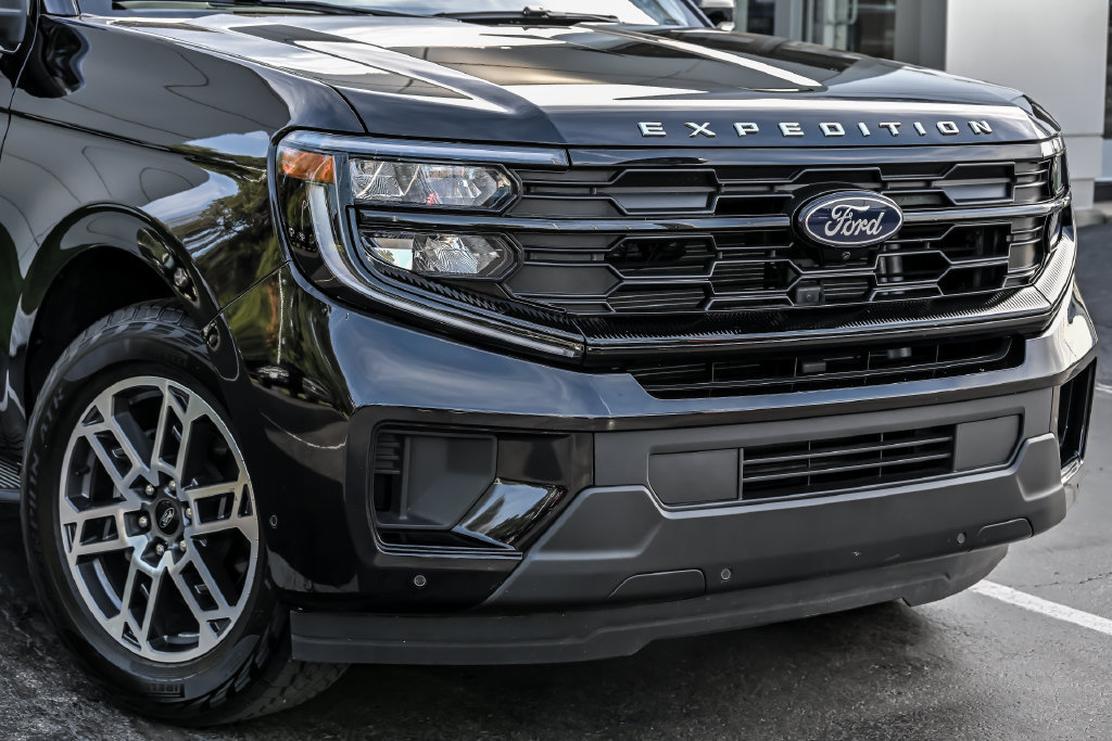 Certified 2025 Ford Expedition Max Active AWD/4WD image 2