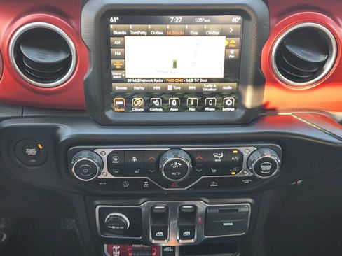 Used 2022 Jeep Wrangler Rubicon AWD/4WD image 16