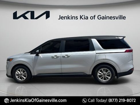 Used 2023 Kia Carnival LX FWD image 6