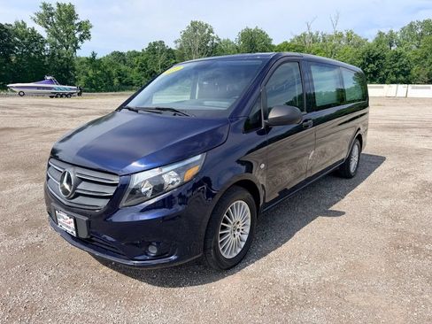 Used 2022 Mercedes-Benz Metris image 3
