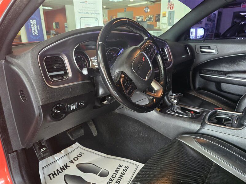 Used 2020 Dodge Charger SXT w/ Leather Interior Group RWD image 8