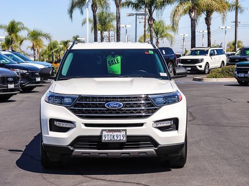 Used 2021 Ford Explorer XLT w/ Equipment Group 202A AWD/4WD image 2