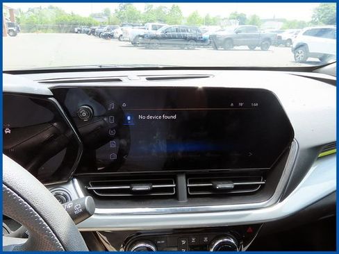 Used 2025 Chevrolet Trax LT FWD image 15