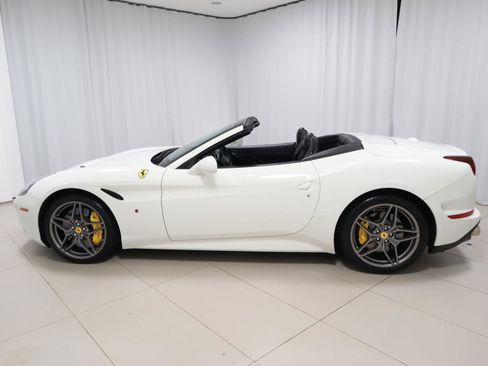 Used 2016 Ferrari California T image 16