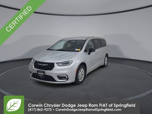 Certified 2024 Chrysler Pacifica Touring-L image 6