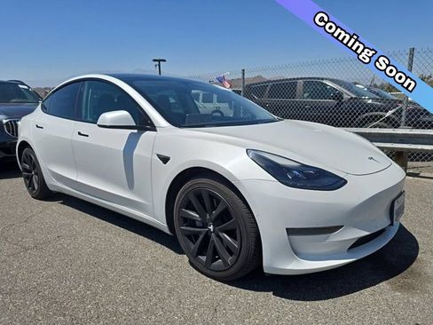Used 2022 Tesla Model 3 Standard Range RWD image 1