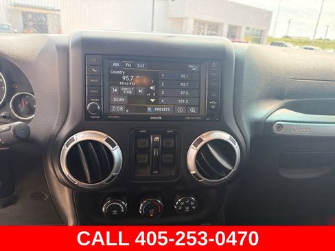 Used 2015 Jeep Wrangler Unlimited Sahara w/ Connectivity Group AWD/4WD image 10