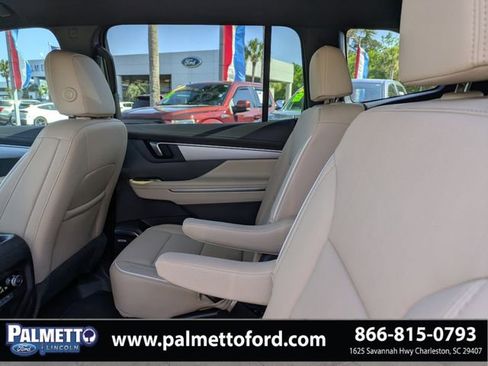 Used 2025 Buick Enclave Preferred FWD image 14