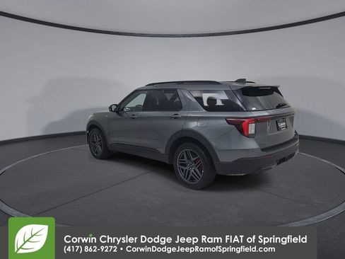 Used 2025 Ford Explorer ST-Line w/ ST-Line Street Pack AWD/4WD image 11