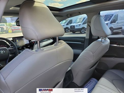 Used 2021 Toyota Camry XSE w/ Navigation Package FWD image 12